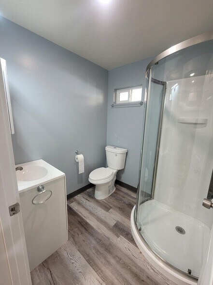 Building Photo - 168 E 70 S