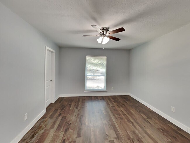 Building Photo - Hidden Gem in Woodland West Estates – Spacious, Stylish & Move-In Ready!