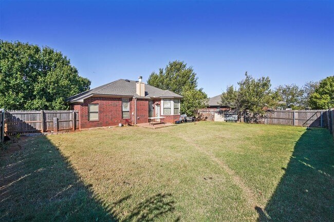 Building Photo - 16300 Seminole Pointe Pl