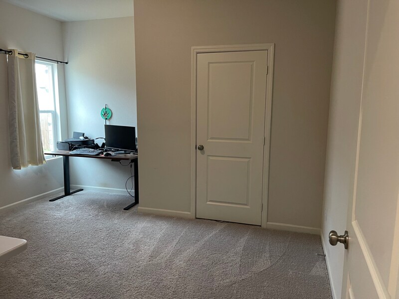 Building Photo - 932 Avagail Ave