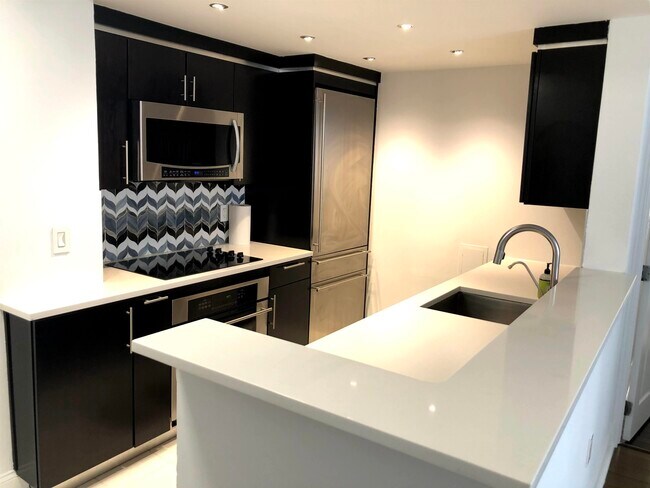 Building Photo - 20 2nd St