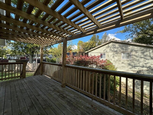 Building Photo - 3621 Windsor Rd