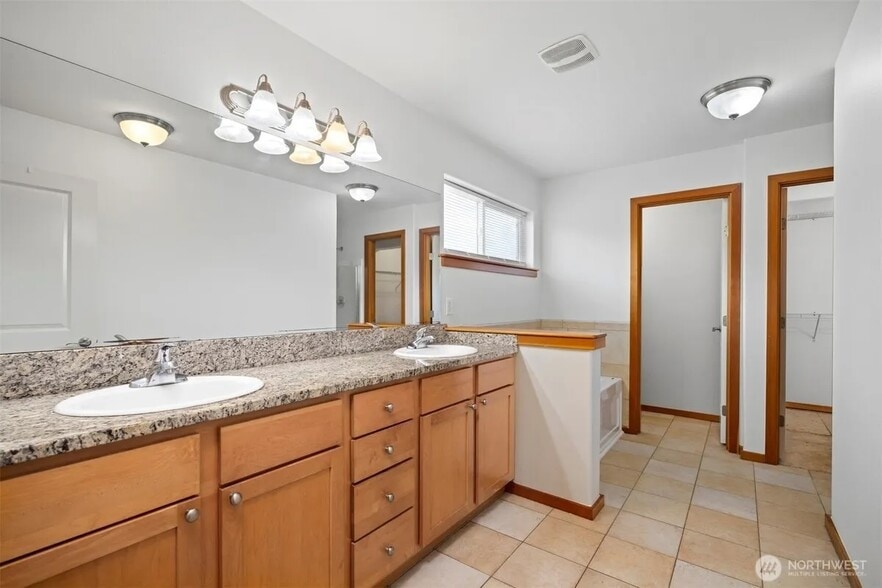 Building Photo - 6214 Malloy Ave