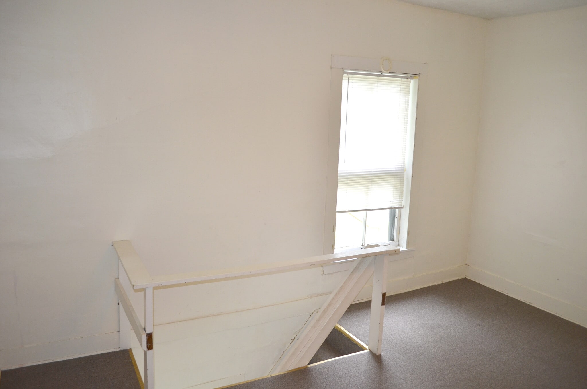Building Photo - 17360 Riverside Dr