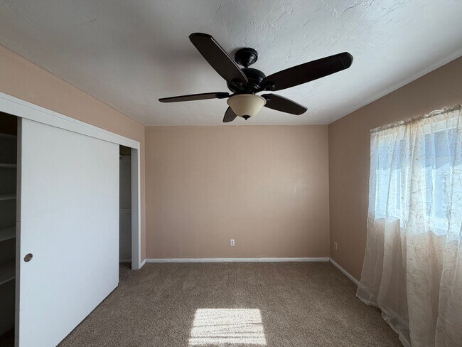 Building Photo - Wow Check out this 3 BD 2 BA SW Charmer near White Ln & Akers Road