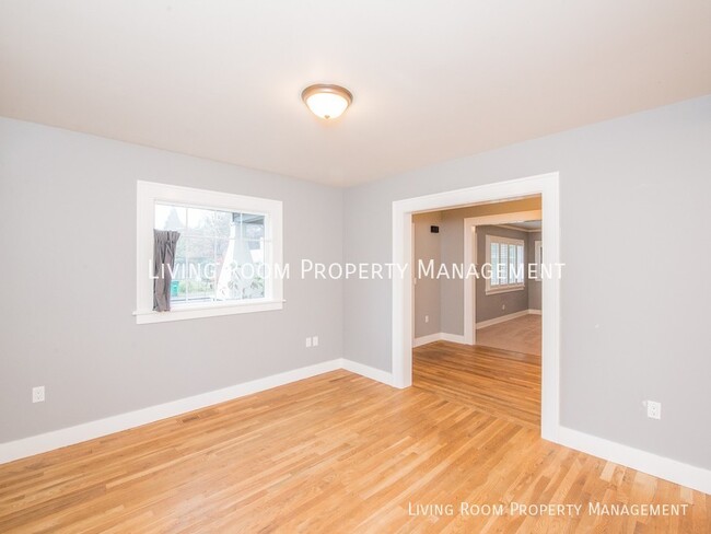 Building Photo - 1926 Fully Remodeled Farmhouse with a Fenc...