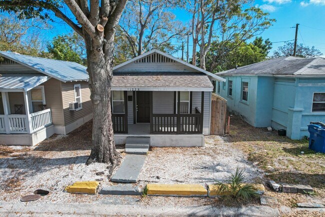 Building Photo - Drive By And Appy! $25 App Fee! Cute 2bdrm...