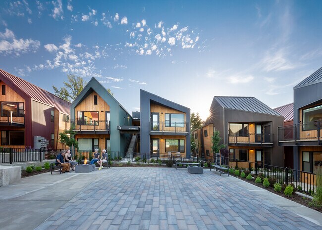 Building Photo - 168 Garfield St