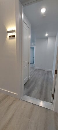 Building Photo - 273 Oak St