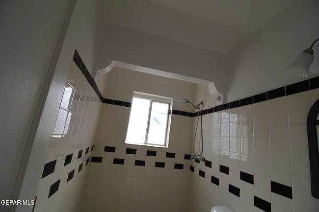 Building Photo - 3200 Richmond Ave