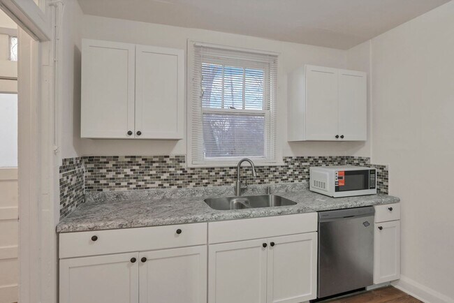 Building Photo - 1161-1163 Linwood Ave