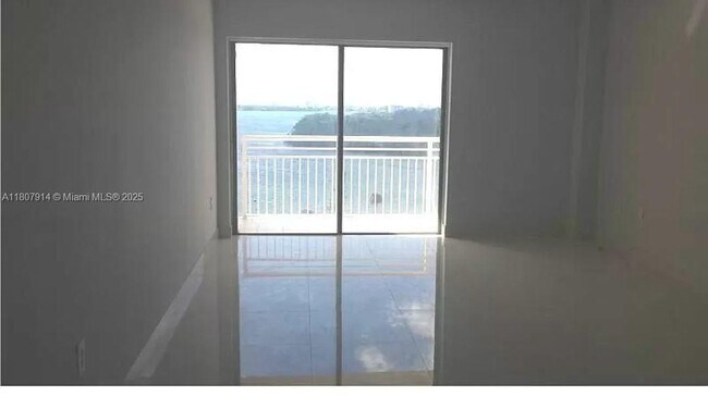 Building Photo - 400 Kings Point Dr