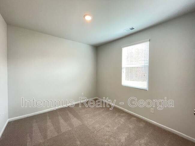 Building Photo - 693 Summerwood Ln