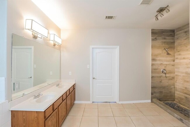 Building Photo - 28702 Hidden Cove Dr