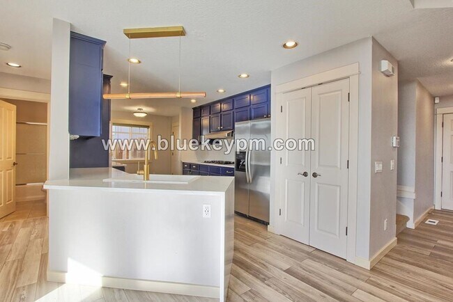 Building Photo - 561 NW Lamonde Terrace