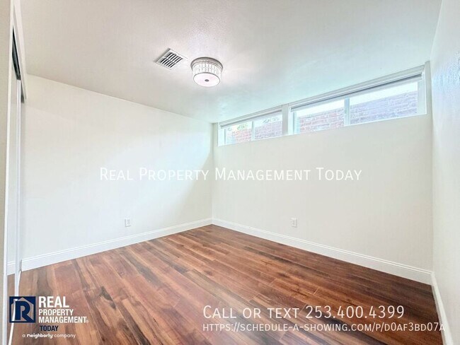 Building Photo - 1726 N Jackson Ave