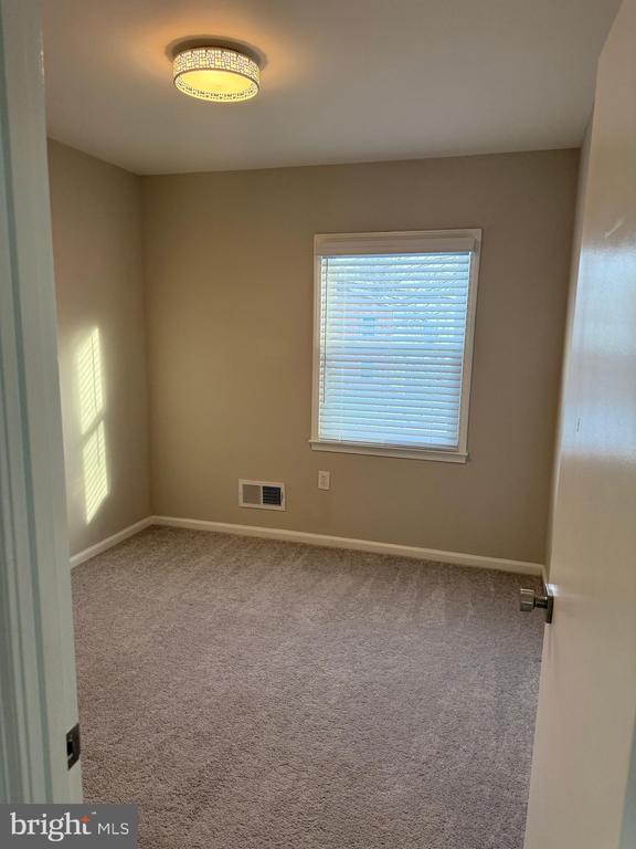 Building Photo - 2102 Willowtree Ln