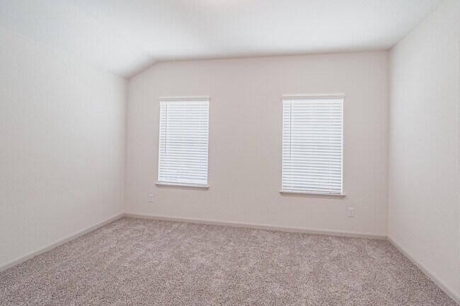 Building Photo - 7411 Gramercy Way