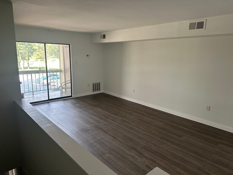 Building Photo - 54 Lancaster Est