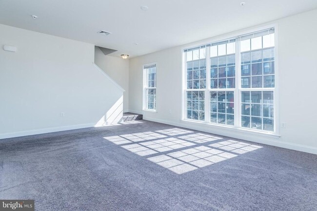 Building Photo - 1338 Saxton Wy