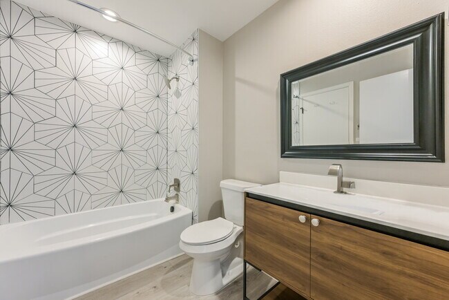 Building Photo - 981 Conifer Ct