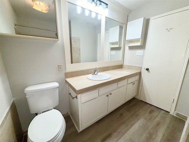 Building Photo - 12959 Trail Hollow Dr
