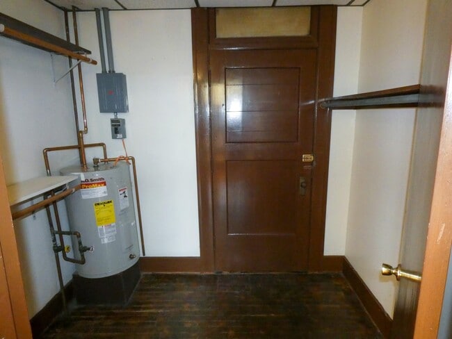 Building Photo - 15 E Main St