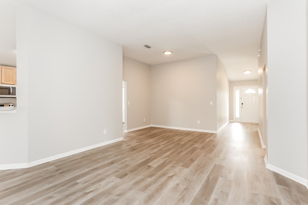 Building Photo - 1725 Saw Lake Drive