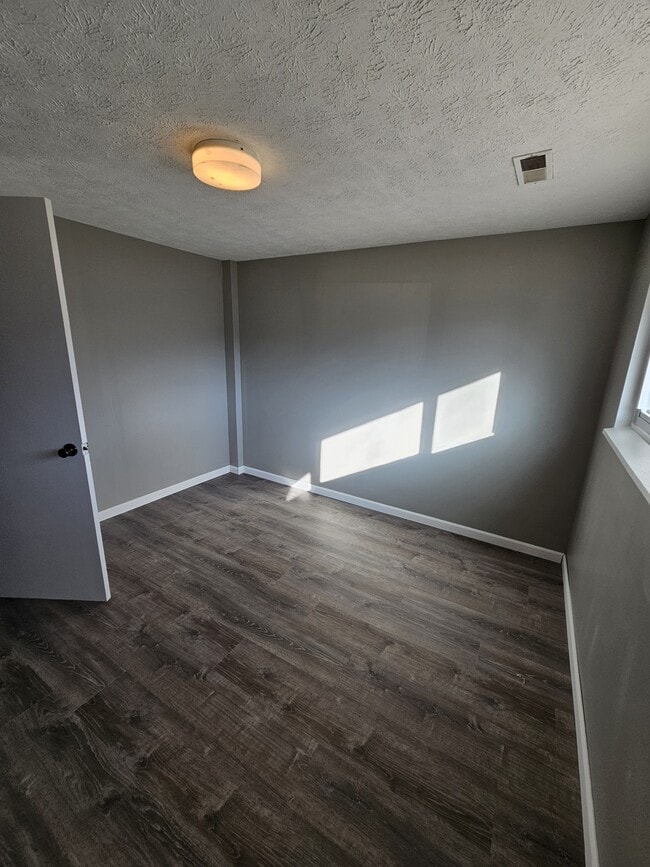 Building Photo - 13876 V St