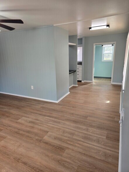 Building Photo - 1702 Wakefield Dr NE