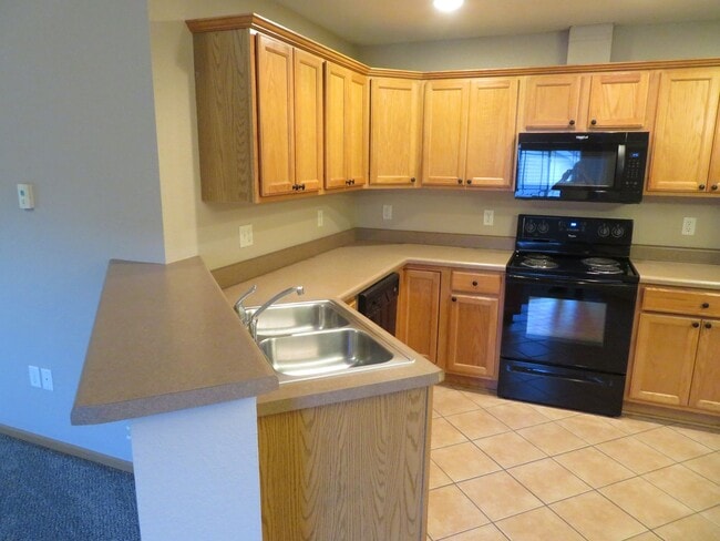 Building Photo - Raco 111/115 Nordic