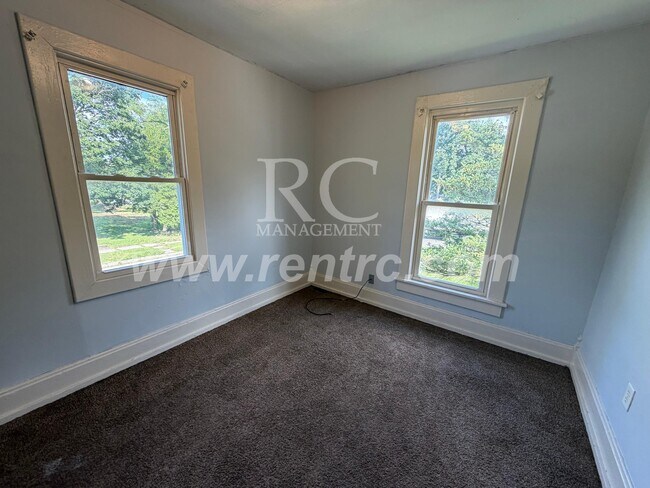Building Photo - 17.5 Indiana-
