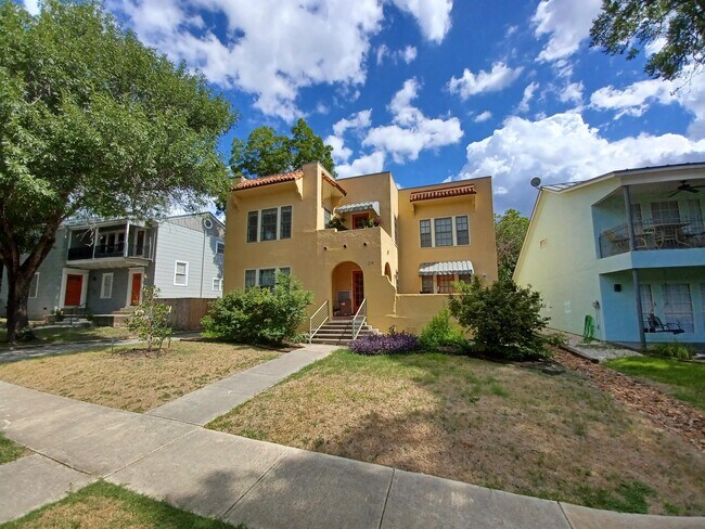 Building Photo - 214 Funston Pl