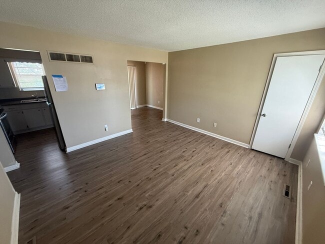 Building Photo - 3 BR/1BA | Newly Renovated Single Family Home| Gated backyard