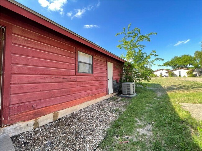 Building Photo - 7402 Geneva Dr