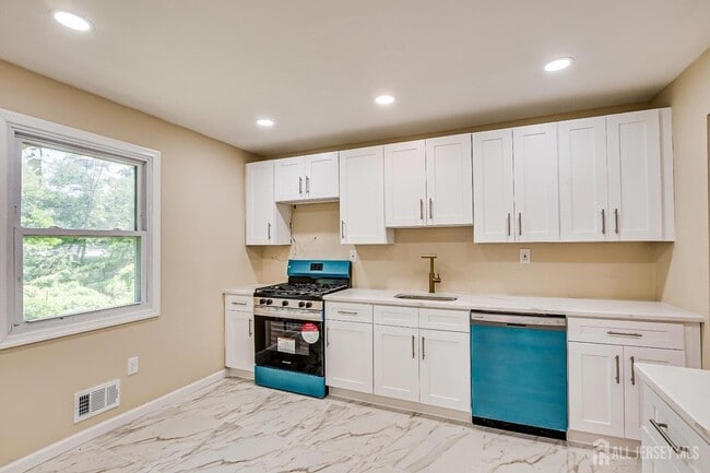 Building Photo - 5 Pelmont Pl