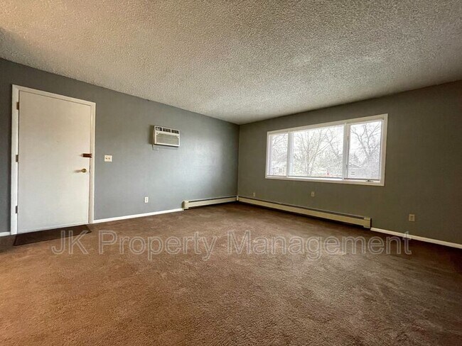 Building Photo - 1411 6th Ave S