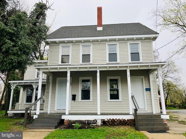 Building Photo - 476 N Pearl St