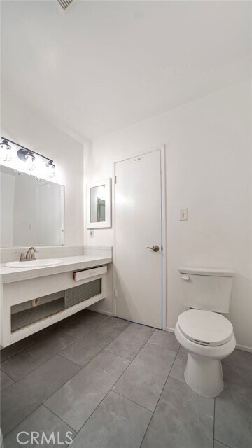 Building Photo - 218 15th St