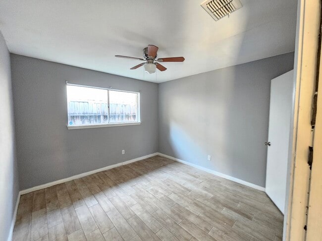 Building Photo - 431 N Forest Blvd