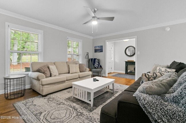 Building Photo - 450 Crestview Rd