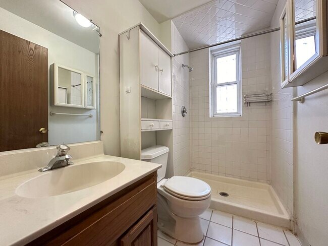 Building Photo - 3832 N Fremont St