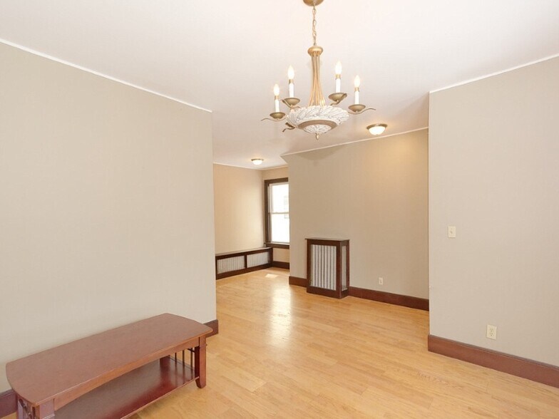 Building Photo - 546 Mercer St