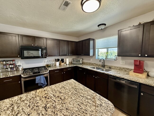 Building Photo - 722 S Willow Park Dr
