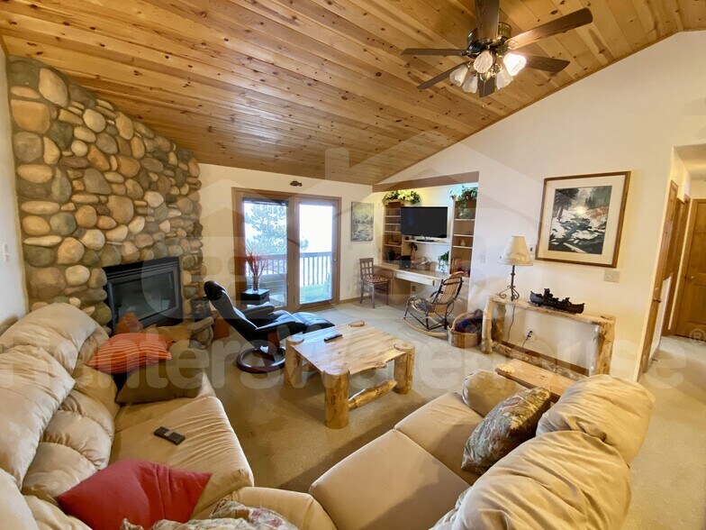 Primary Photo - 218 Tall Pine Cir