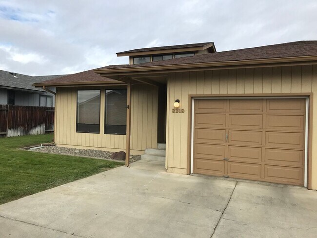 Building Photo - 3219-3219 Vincenta Dr