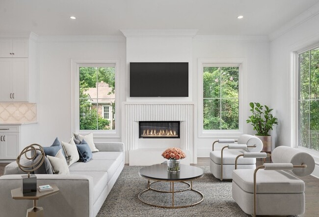 Building Photo - 909B Gale Ln