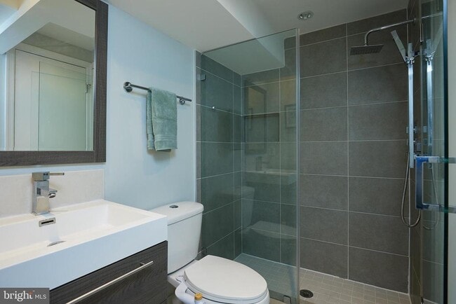 Building Photo - 421 Longfellow St NW