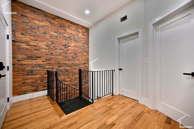 Building Photo - 16 Winchester St