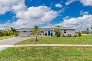 Building Photo - 2324 Hayworth Rd